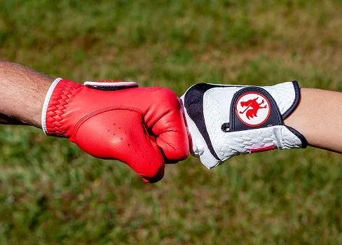Kids wearing junior golf gloves together on a golf course